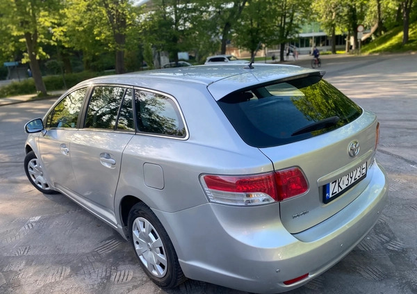 Toyota Avensis cena 27500 przebieg: 210000, rok produkcji 2011 z Koszalin małe 106